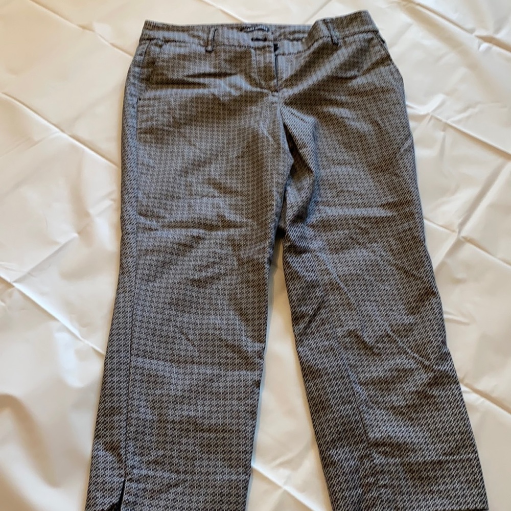 Hilary Radley black and white pants. New, size 6